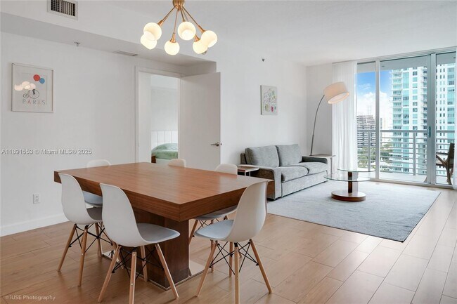 Photo - 325 S Biscayne Blvd Unidad 1721