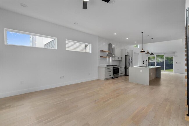Photo - 4712 Reyes St