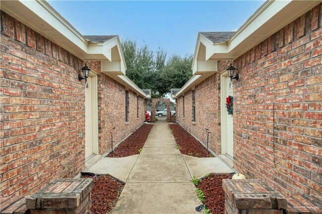 Photo - 17 Aruba Dr Unit 4