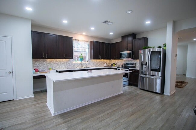 Photo - 2105 Ebony Dove St