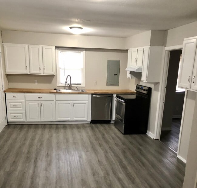 Photo - 1623 E 73rd St