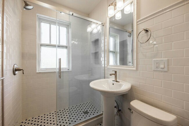 Photo - 6411 N Talman Ave Unidad 302