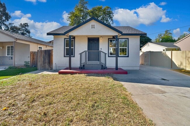 Building Photo - Charming 2-Bedroom Home with Updated Kitch...