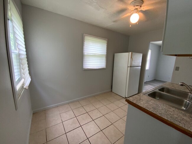 Photo - 847 E Seminary St