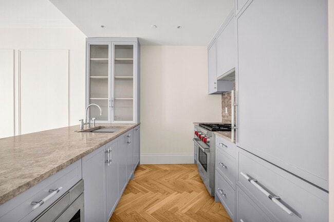 Photo - 250 E 21st St