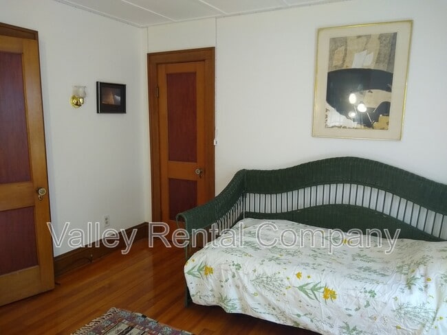 Photo - 323 Pelham Rd