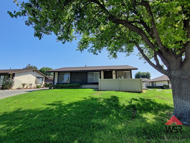 3 Bedroom, 2 Bathroom Condo W/ 2 Car Garage - 3 Bedroom, 2 Bathroom Condo W/ 2 Car Garage