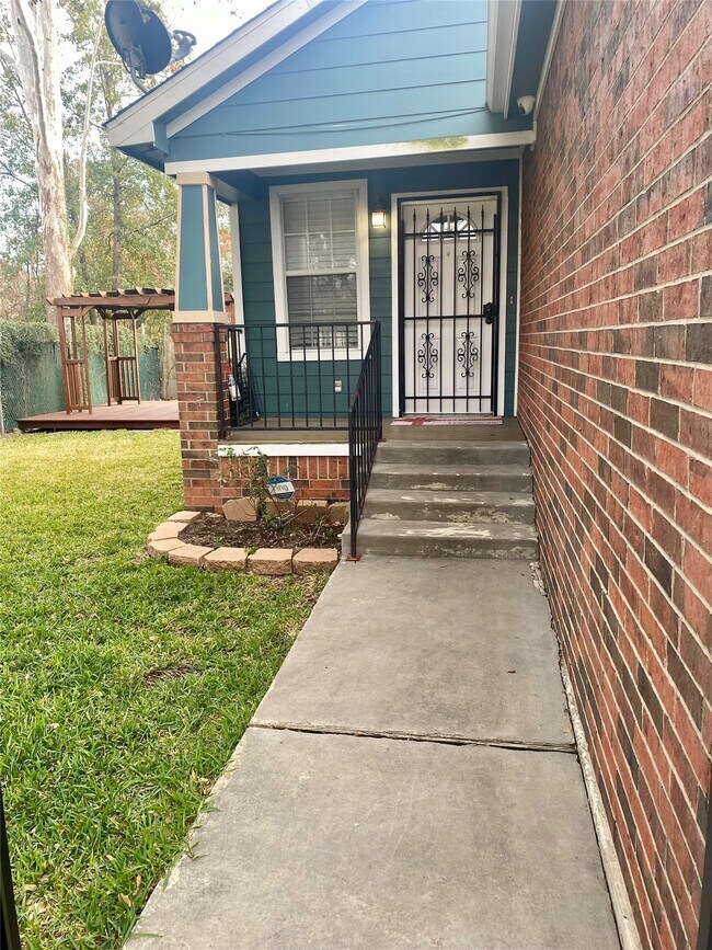 Photo - 722 E 40th 1/2 St