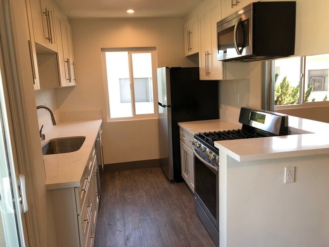 Photo - 3611 Mentone Ave Unit 5