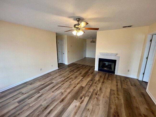 Privacy Fence! 3 Bed, 2 Bath, 20' Storage Building - Privacy Fence! 3 Bed, 2 Bath, 20' Storage Building