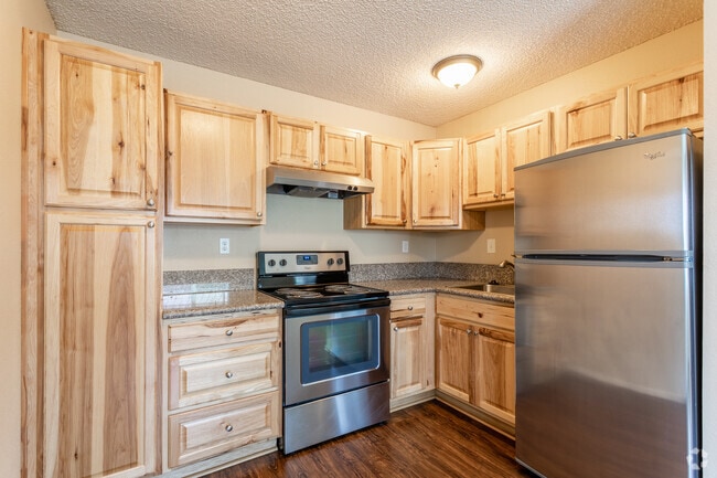 2BR, 1BA - 576 SF