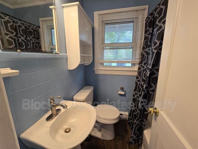 Photo - 1703 E Gate City Blvd