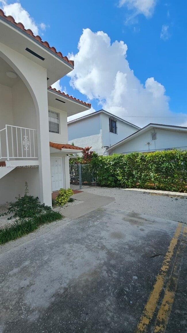 Photo - 5720 SW 5th St Unidad 3