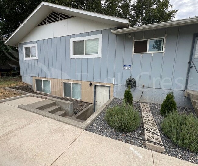 Building Photo - 1110SCOLLEGE