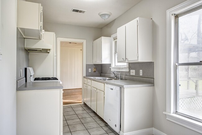 Photo - 505 Del Norte St