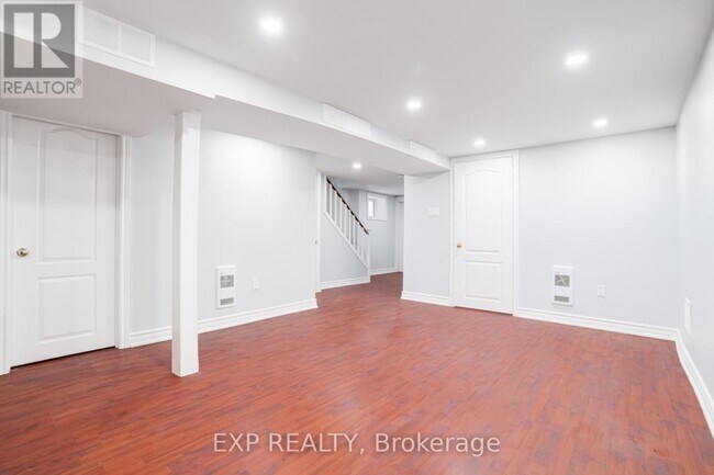 Photo - 384 Oakwood Ave