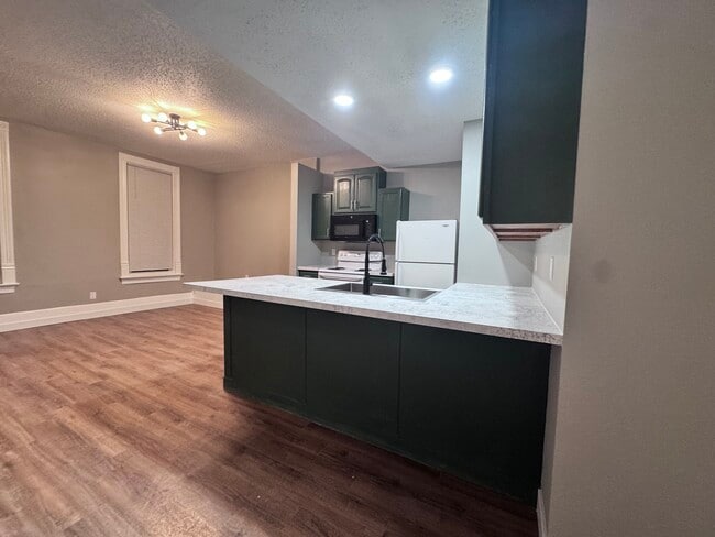 Building Photo - 2123 Central Ave Unit 2