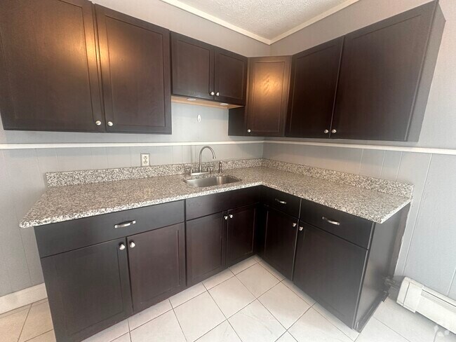 Building Photo - 22 Linden St Unit 2 Rental