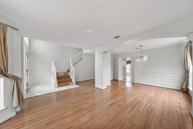 Photo - 611 Brazos Trace Dr