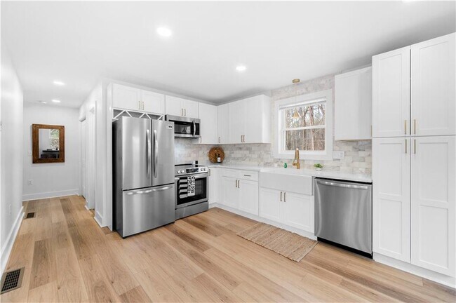 Photo - 150 Sweetwater St