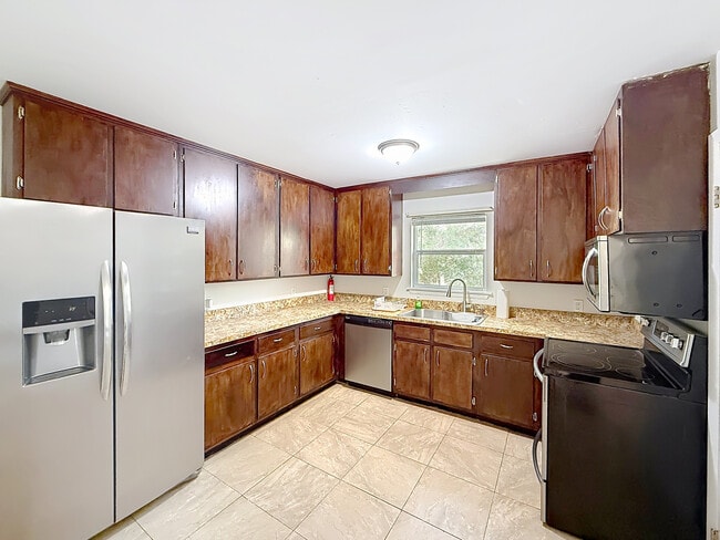 Photo - 1422 Lucy St