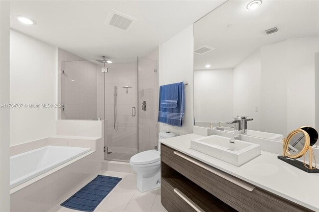 Photo - 92 SW 3rd St Unidad 512