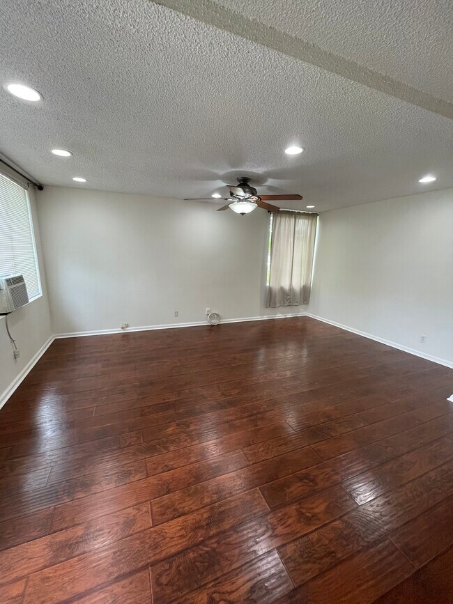 Livingroom - 95-656 Hanile St