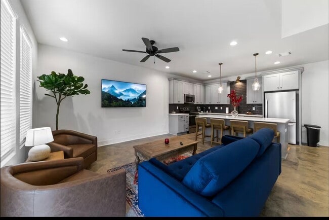 Building Photo - FOR RENT in LAFAYETTE!