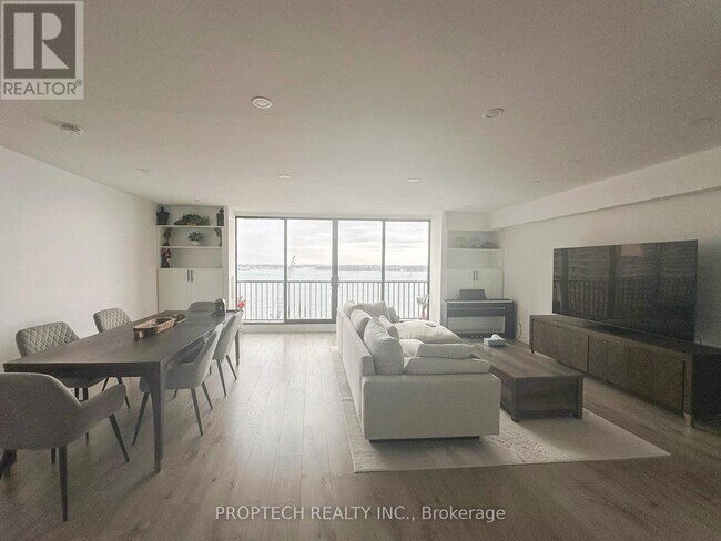 Photo - 33 Harbour Square St Unit 1618