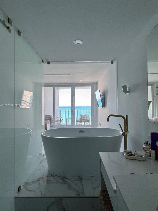 Photo - 5401 Collins Ave Unit 0