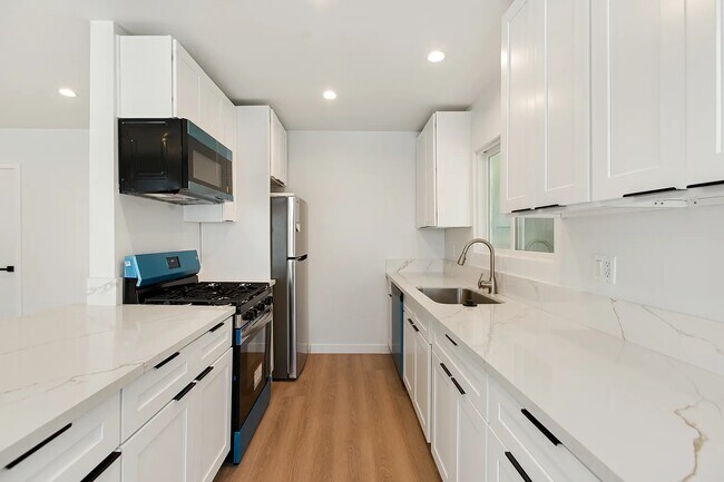 Photo - 352 S Doheny Dr Unit 1