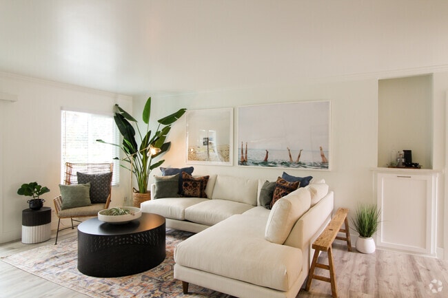 Building Photo - 1606 Westcliff Dr. Rental