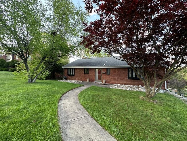 Photo - 547 Greenhurst Dr