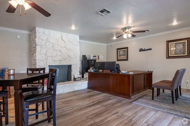 Lobby/Leasing Office