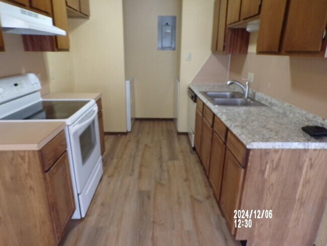 Photo - 6108 NW Maple Ave Townhome