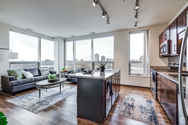 2BR, 2BA - 954SF