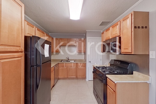 Photo - 3415 S Hughes St