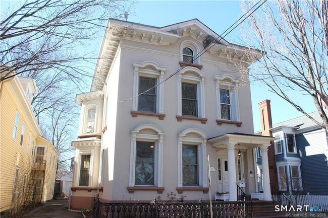 Building Photo - 10 Academy St Unit 3