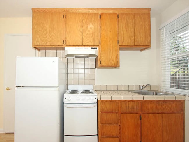 Photo - 670 Live Oak Ave