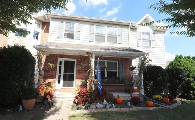 Building Photo - 641 Chickadee Dr