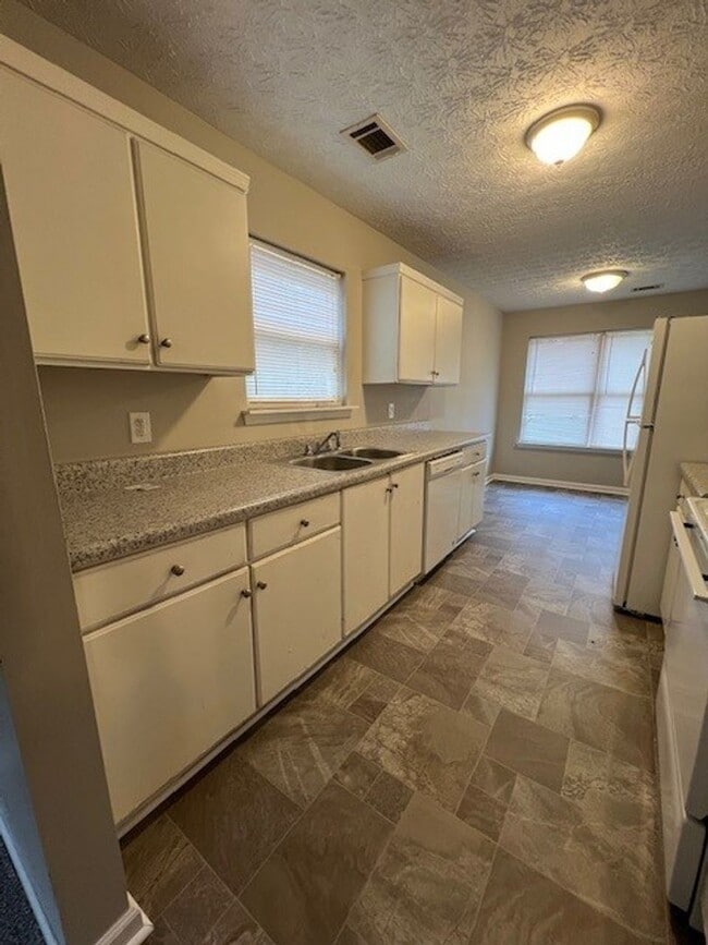 Photo - 3 Bedroom, 2 Bath Home