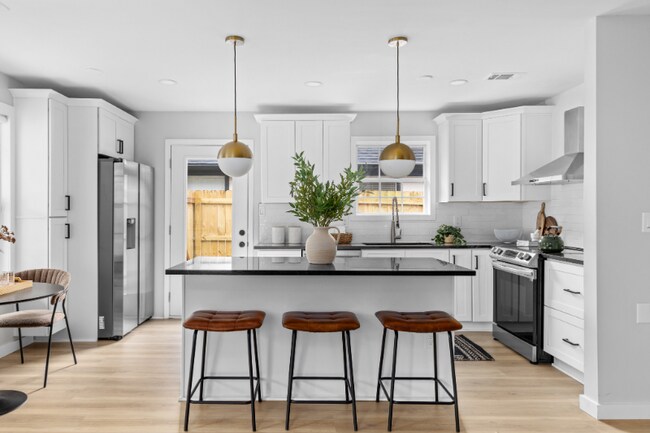 Photo - 725 Grant Terrace SE