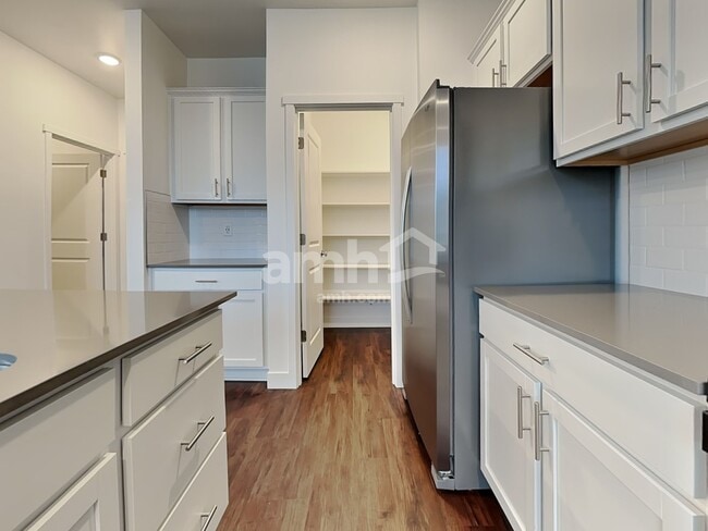 Photo - 7917 Selah St SW