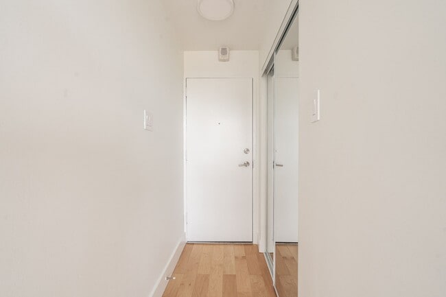 Photo - 730 St Clarens Ave Unité 810