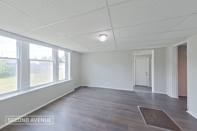 Photo - 122 S Longworth Ave