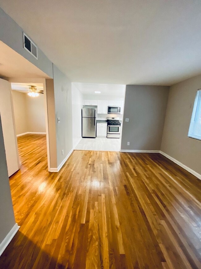 Photo - 1570 Memorial Drive