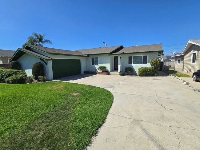 Building Photo - Spacious and Highly Upgraded 3 bedroom Hom... Rental