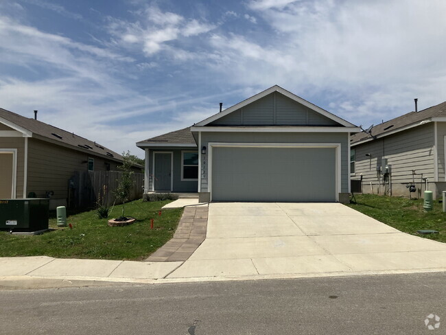 Building Photo - "Gorgeous 3-Bedroom Home with 2 Full Baths...
