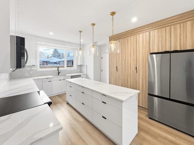 Photo - 3.0 bedroom in Calgary Alberta T3E 0C7