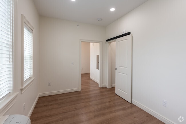 1BR, 1BA - 520SF - Bedroom